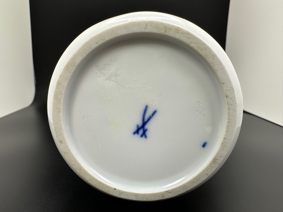 Meissen (Germany) Mid-Century White Porcelain Lotus Flower Vase By Ludwig Zepner 9H [Photo 2]