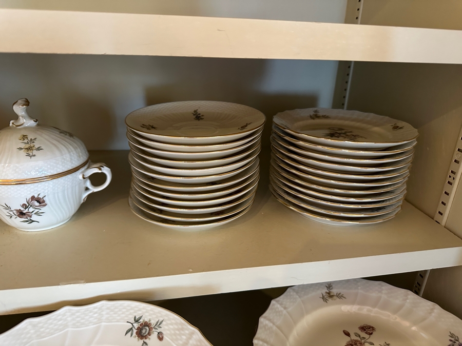 Royal Copenhagen Denmark China Service Approximate Service For 12 With Additional Serving Pieces (Approximately 100 Pieces) Frijsenborg Pattern [Photo 8]