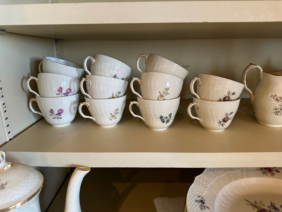 Royal Copenhagen Denmark China Service Approximate Service For 12 With Additional Serving Pieces (Approximately 100 Pieces) Frijsenborg Pattern [Photo 5]