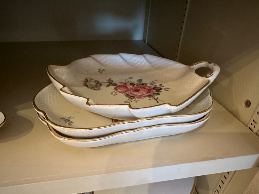 Royal Copenhagen Denmark China Service Approximate Service For 12 With Additional Serving Pieces (Approximately 100 Pieces) Frijsenborg Pattern [Photo 10]