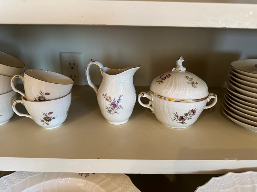 Royal Copenhagen Denmark China Service Approximate Service For 12 With Additional Serving Pieces (Approximately 100 Pieces) Frijsenborg Pattern [Photo 9]
