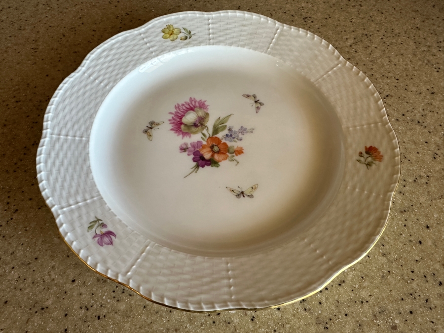 KPM74 By KPM Porcelain China Service Approximately 39 Pieces [Photo 12]
