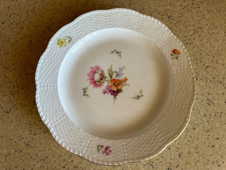 KPM74 By KPM Porcelain China Service Approximately 39 Pieces [Photo 7]