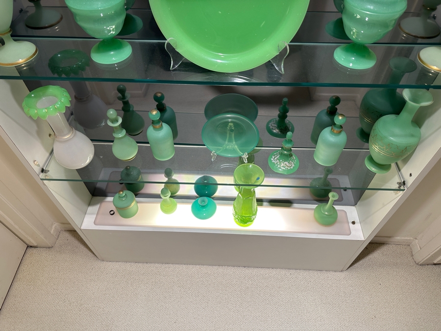 Just Added - White Lighted Display Cabinet 43.5W X 6D X 81.5H [Photo 3]