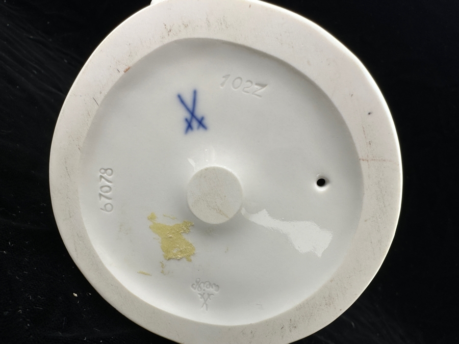 Meissen (Germany) White Porcelain 'Korean Woman' Figurine By Gerhard Bochmann 11.5H Retails $2,060 [Photo 2]