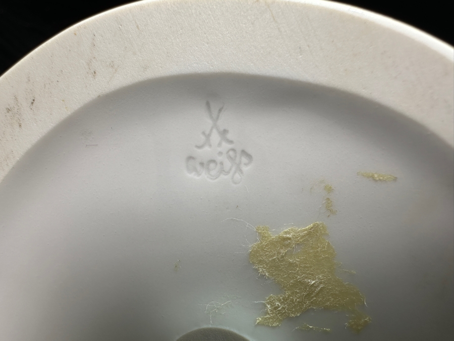 Meissen (Germany) White Porcelain 'Korean Woman' Figurine By Gerhard Bochmann 11.5H Retails $2,060 [Photo 11]