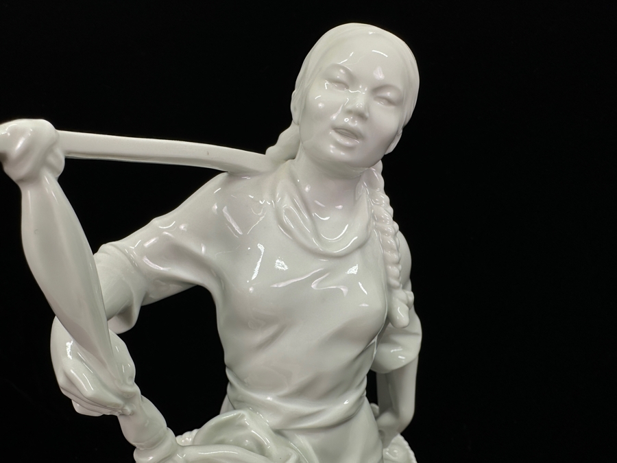 Meissen (Germany) White Porcelain 'Korean Woman' Figurine By Gerhard Bochmann 11.5H Retails $2,060 [Photo 8]