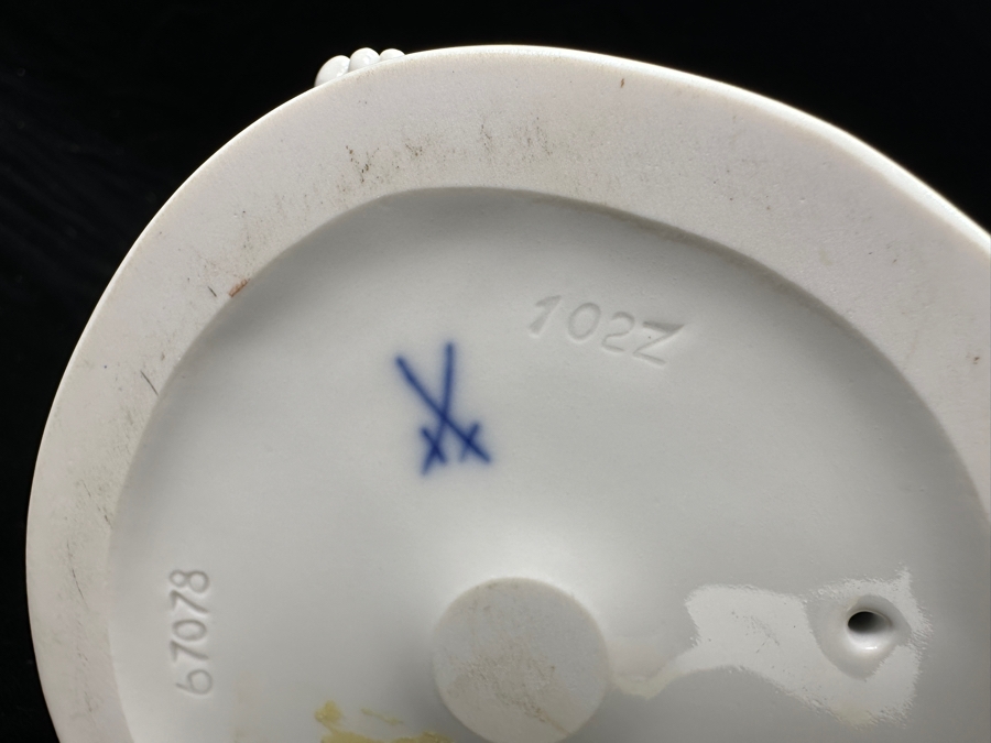 Meissen (Germany) White Porcelain 'Korean Woman' Figurine By Gerhard Bochmann 11.5H Retails $2,060 [Photo 10]