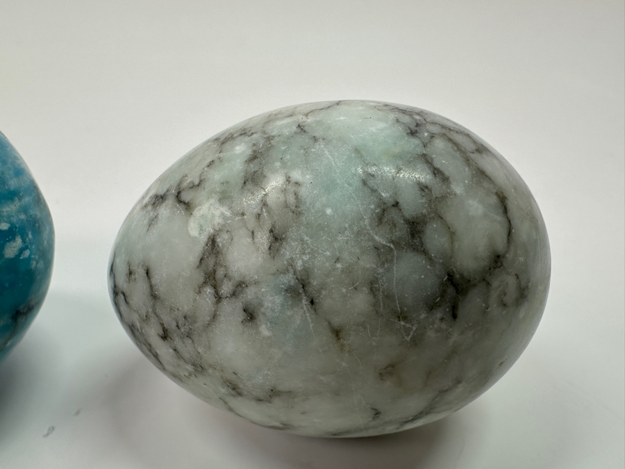 Set of Three Stone Eggs - Middle Apatite Egg Signed AL 252 Italy [Photo 6]