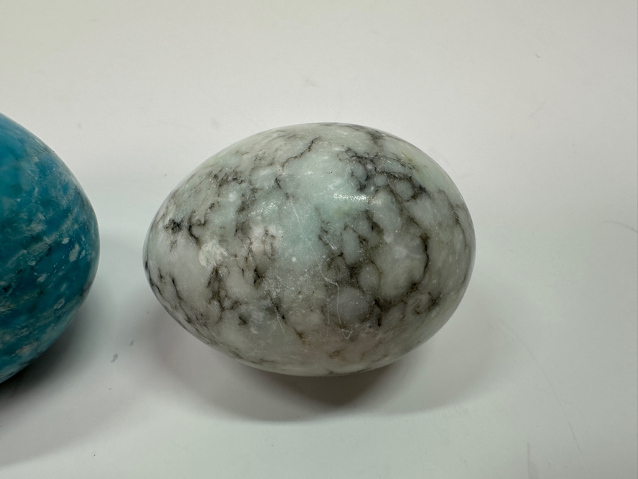 Set of Three Stone Eggs - Middle Apatite Egg Signed AL 252 Italy [Photo 7]
