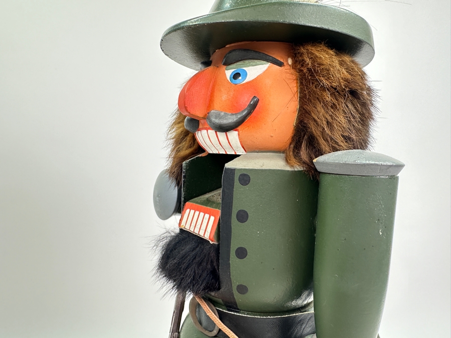 German Nutcracker 17'H [Photo 4]