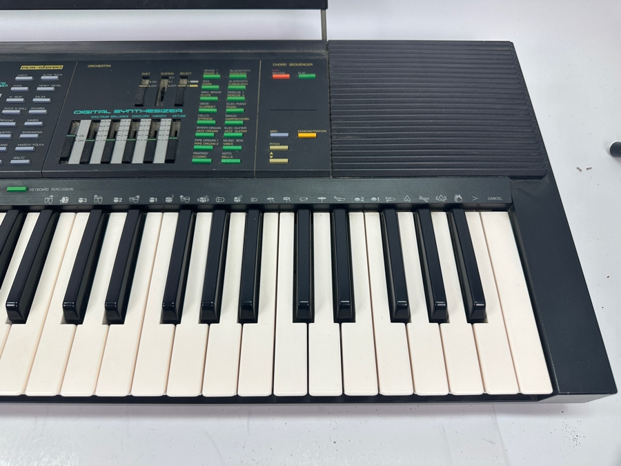 Just Added - Yamaha PSR-36 Keyboard with 61 Keys 36W x 13D [Photo 4]