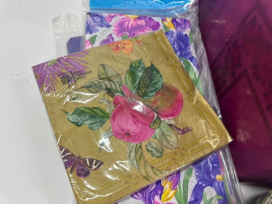 Just Added - Lot of Over (20) Decorative Party Napkins Sets [Photo 9]