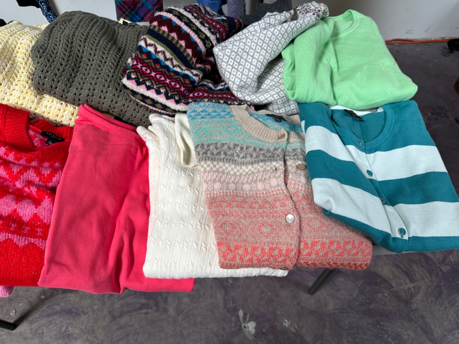 Just Added - Lot of Over 30 Pieces of Talbots Clothing Including Cashmere Sweaters - Mostly Size Medium [Photo 13]