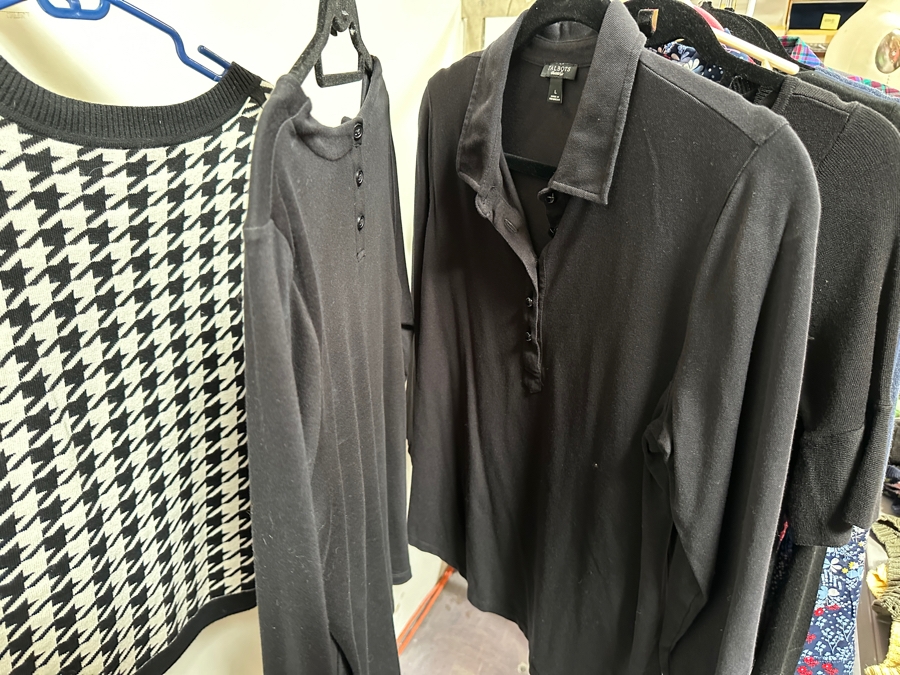 Just Added - Lot of Over 30 Pieces of Talbots Clothing Including Cashmere Sweaters - Mostly Size Medium [Photo 17]