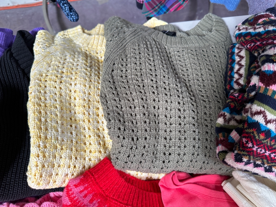 Just Added - Lot of Over 30 Pieces of Talbots Clothing Including Cashmere Sweaters - Mostly Size Medium [Photo 10]