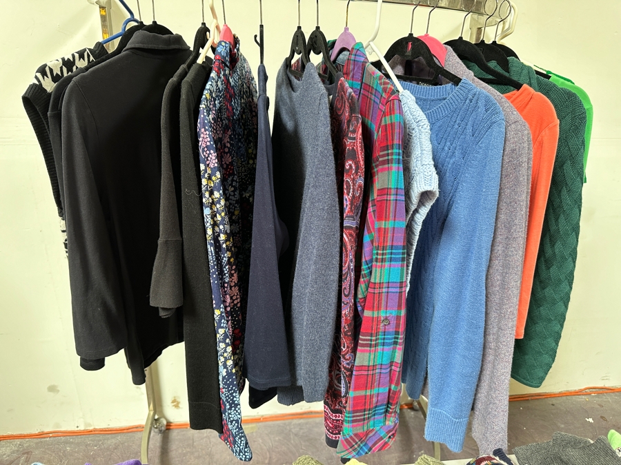 Just Added - Lot of Over 30 Pieces of Talbots Clothing Including Cashmere Sweaters - Mostly Size Medium [Photo 14]