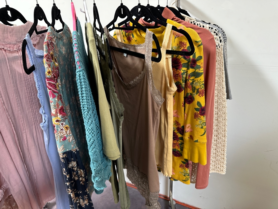 Just Added - Lot of Approximately 20 Pieces of Sundance Clothing Mostly Size Medium or Petite Medium [Photo 4]