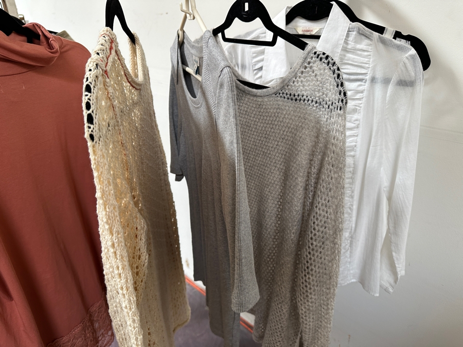 Just Added - Lot of Approximately 20 Pieces of Sundance Clothing Mostly Size Medium or Petite Medium [Photo 17]