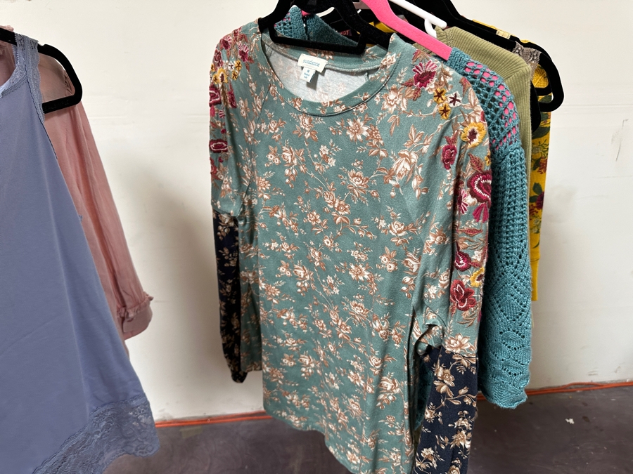 Just Added - Lot of Approximately 20 Pieces of Sundance Clothing Mostly Size Medium or Petite Medium [Photo 12]