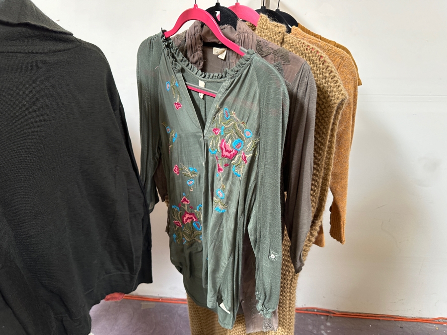 Just Added - Lot of Over 30 Pieces of Anthropologie Clothing and/or Style Clothing, Handbags and Belts Mostly Size Medium [Photo 26]