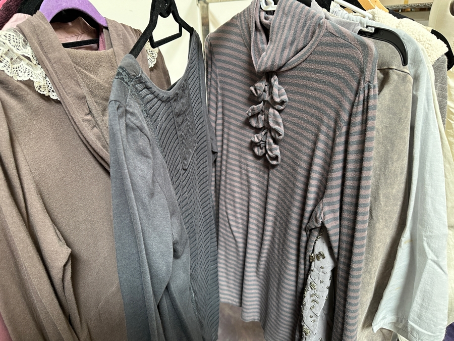 Just Added - Lot of Over 30 Pieces of Anthropologie Clothing and/or Style Clothing, Handbags and Belts Mostly Size Medium [Photo 17]