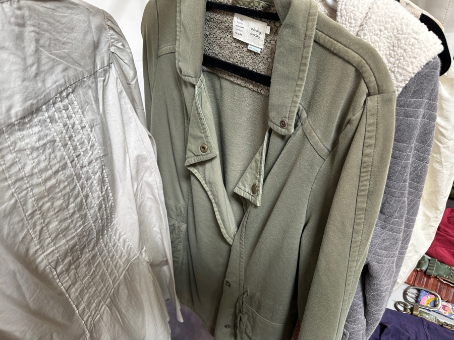 Just Added - Lot of Over 30 Pieces of Anthropologie Clothing and/or Style Clothing, Handbags and Belts Mostly Size Medium [Photo 21]