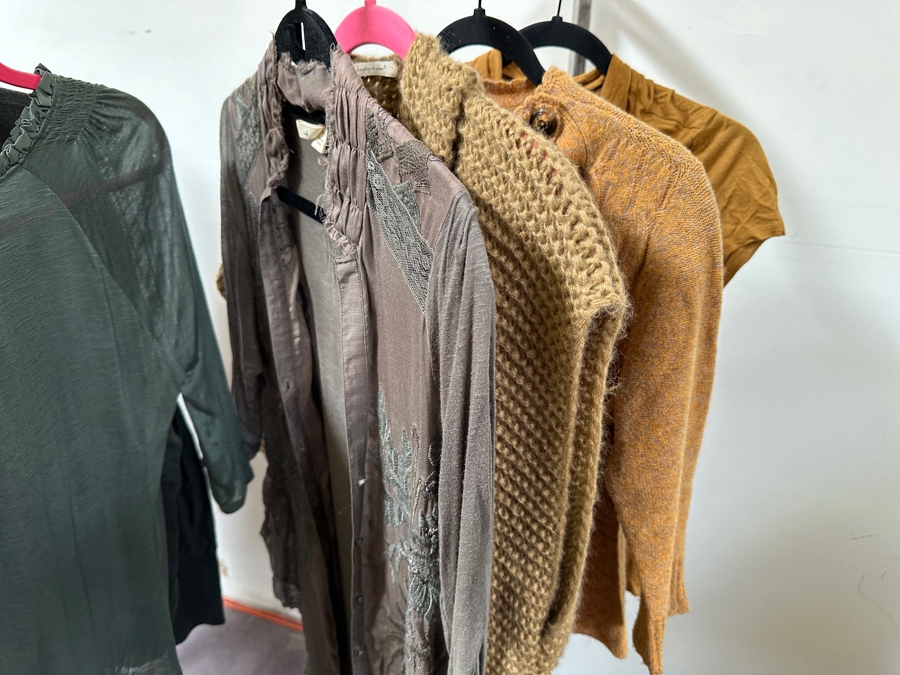 Just Added - Lot of Over 30 Pieces of Anthropologie Clothing and/or Style Clothing, Handbags and Belts Mostly Size Medium [Photo 27]