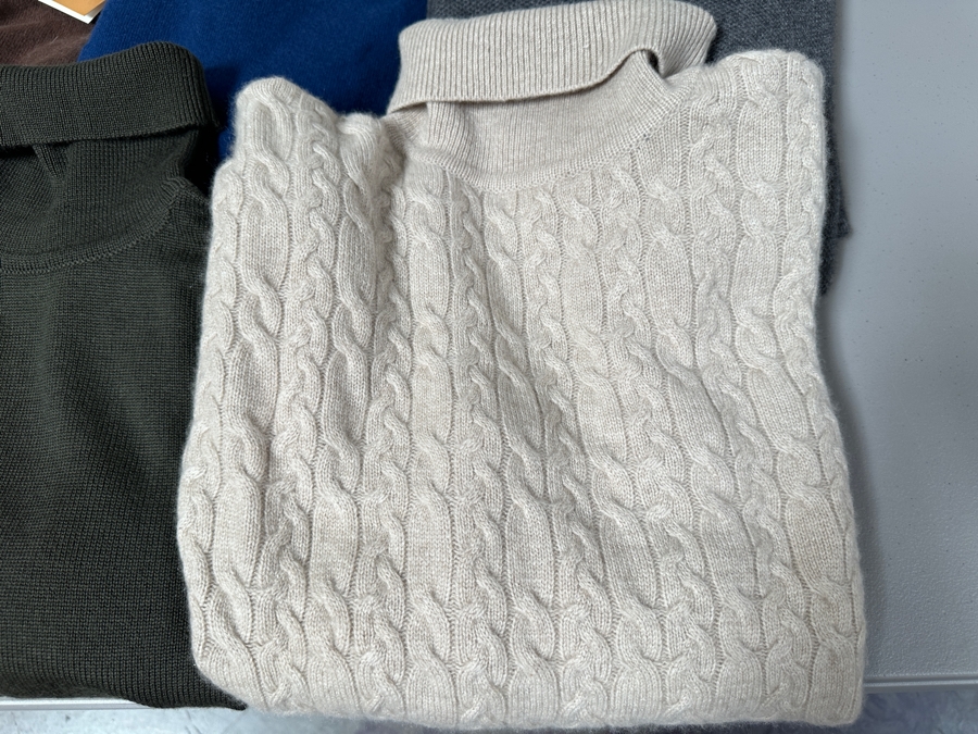 Just Added - Lot of 5 Cashmere Sweaters, One Alpaca Sweater and One Italian Wool Sweater [Photo 10]