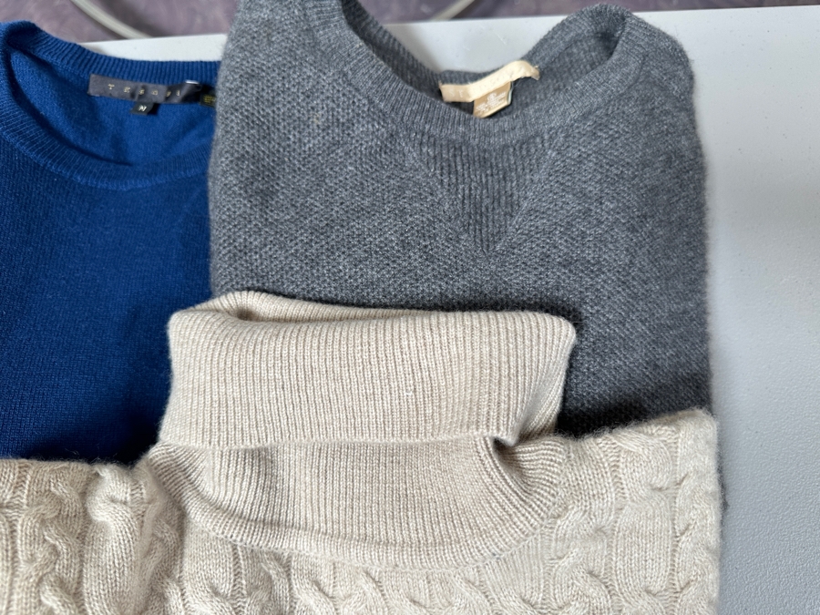 Just Added - Lot of 5 Cashmere Sweaters, One Alpaca Sweater and One Italian Wool Sweater [Photo 9]