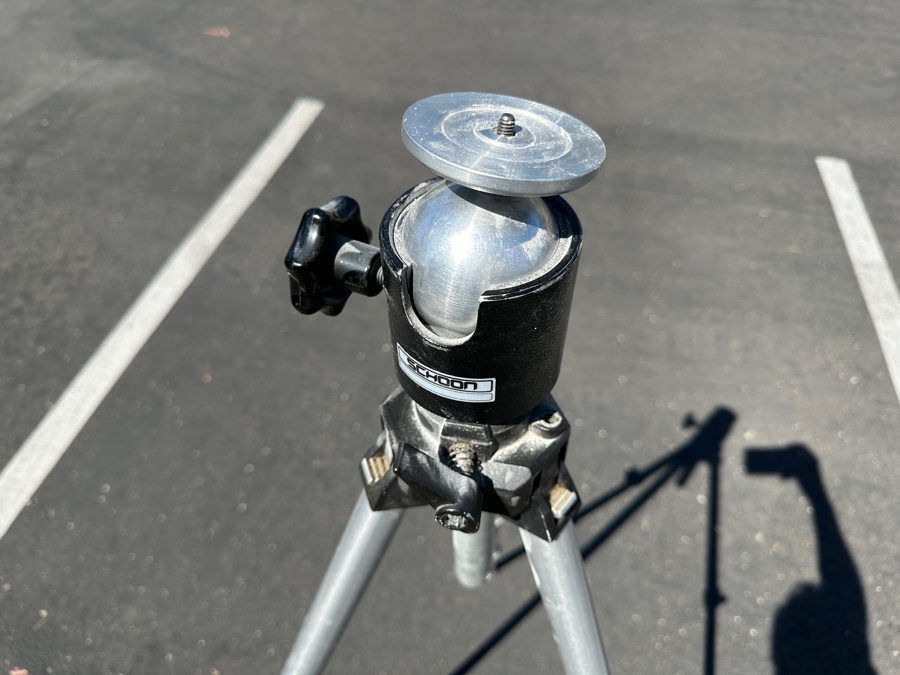 Schoon Adjustable Tripod 60'H [Photo 5]