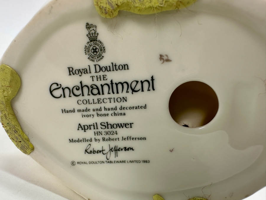 Royal Doulton The Enchantment Collection 'April Shower & Fairy Spell' Figurines HN3024/HN2979 5'H/5.5'H [Photo 15]