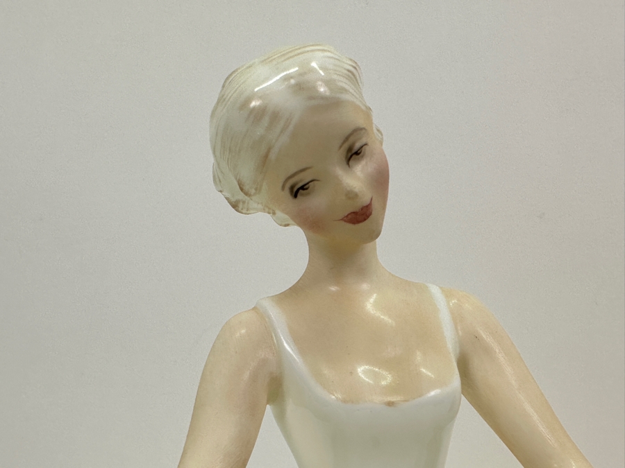 Royal Doulton 'Tracy & Madison' Figurines 7.5'H HN2736/HN4832 [Photo 3]