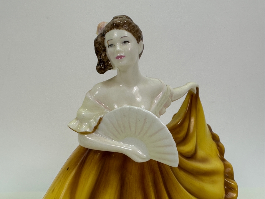 Royal Doulton 'Tracy & Madison' Figurines 7.5'H HN2736/HN4832 [Photo 4]