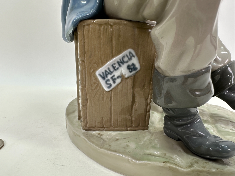 Lladro 'A Tall Yarn' Figurine #5207 11'H [Photo 6]