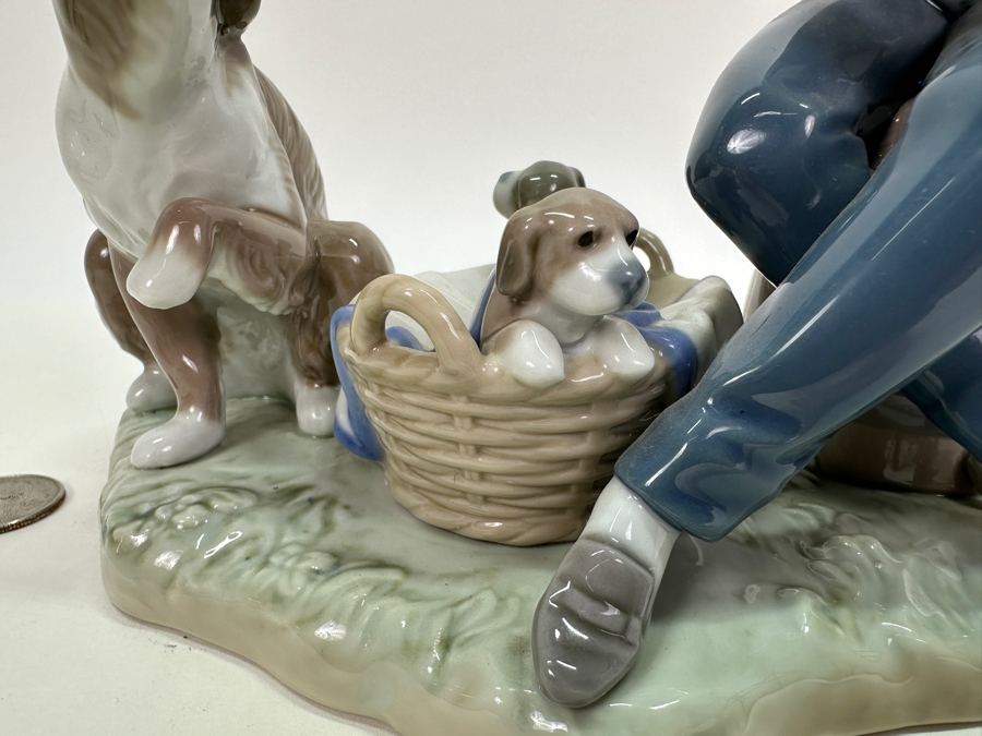 Lladro 'This One's Mine' Figurine #5376 7'H [Photo 2]