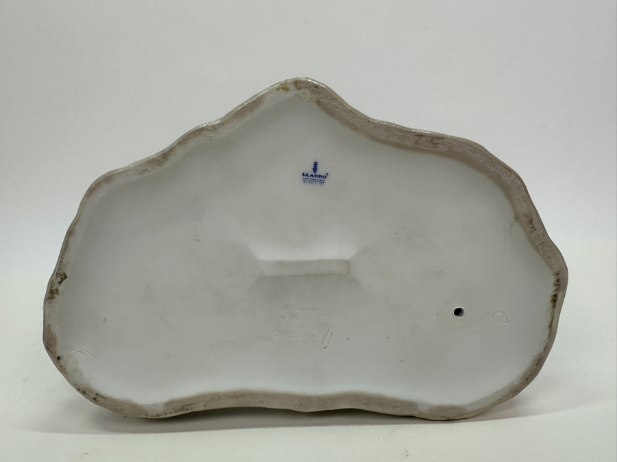 Lladro 'This One's Mine' Figurine #5376 7'H [Photo 11]