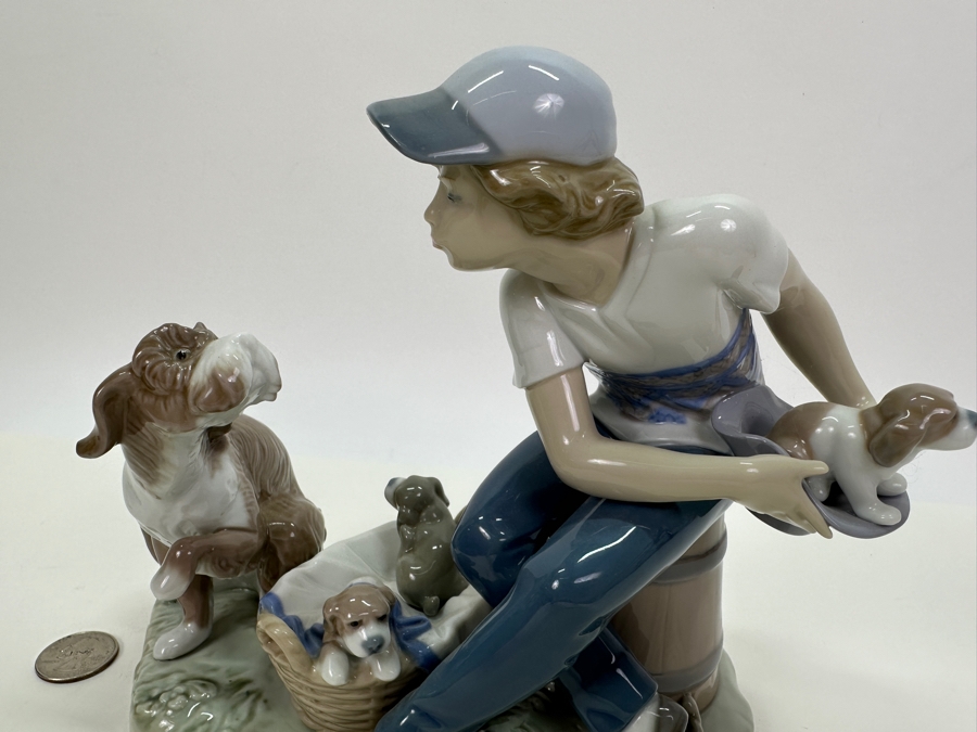 Lladro 'This One's Mine' Figurine #5376 7'H [Photo 3]