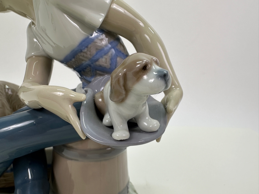 Lladro 'This One's Mine' Figurine #5376 7'H [Photo 6]