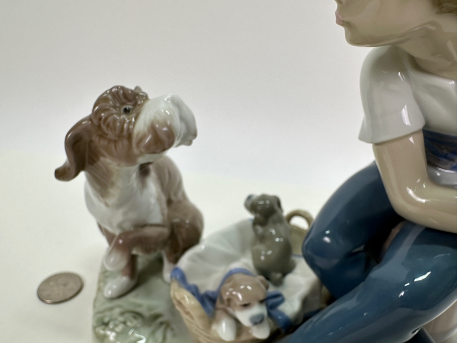 Lladro 'This One's Mine' Figurine #5376 7'H [Photo 4]