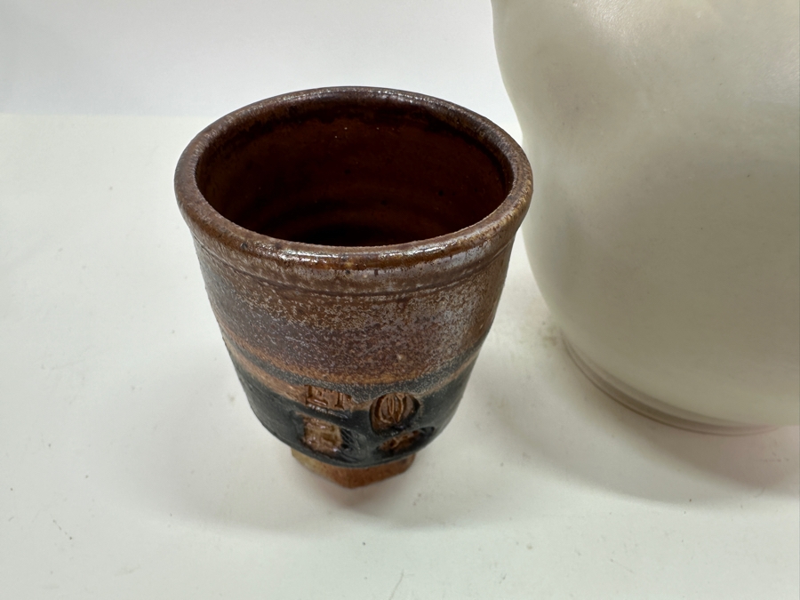 Signed Susan BMC Studio Pottery Teapot 5.5H And Pair Of Signed ET Studio Pottery Cups [Photo 5]