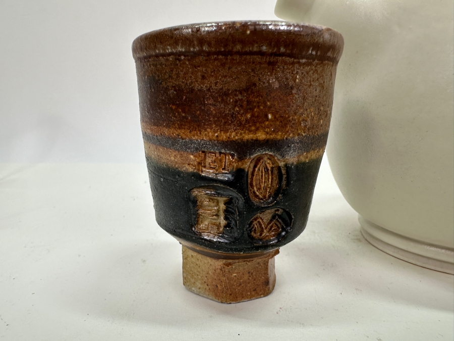 Signed Susan BMC Studio Pottery Teapot 5.5H And Pair Of Signed ET Studio Pottery Cups [Photo 4]