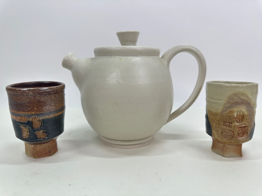 Signed Susan BMC Studio Pottery Teapot 5.5H And Pair Of Signed ET Studio Pottery Cups [Photo 1]