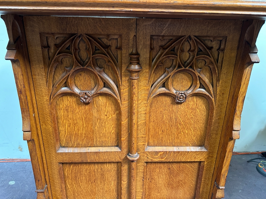 Antique Gothic Carved Oak Church Pulpit Lectern 39W X 21D X 44.75H [Photo 14]