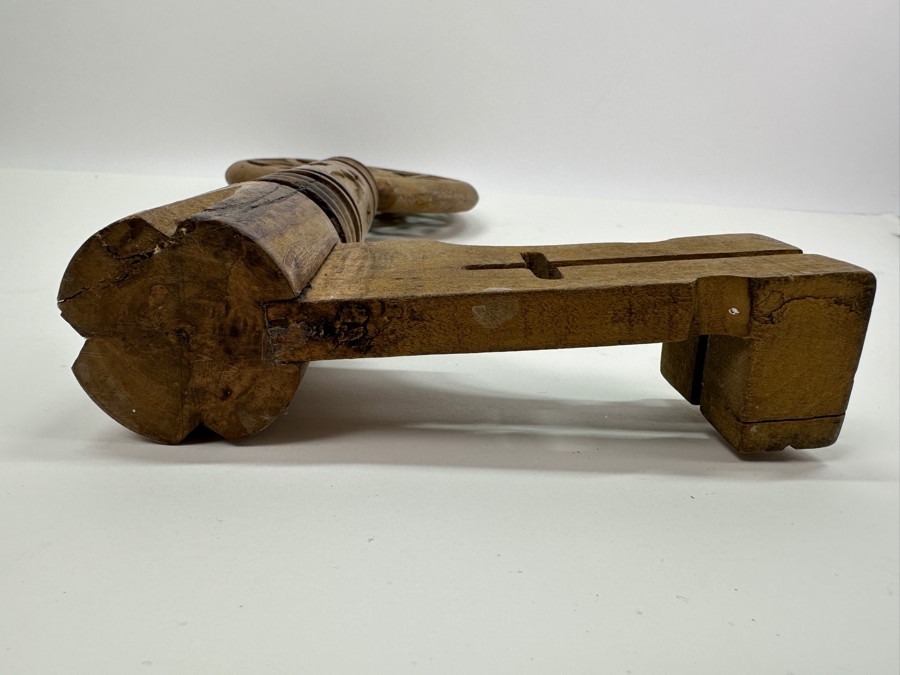 Large Carved Wooden Key With Cross 20.5W X 9H [Photo 8]