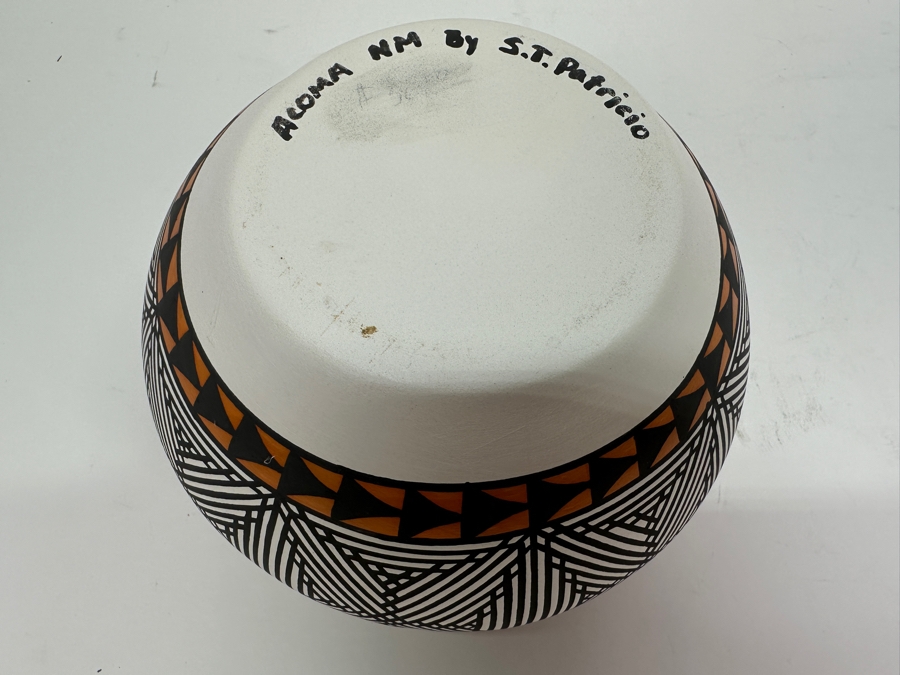 Vintage Native American Pottery Acoma, New Mexico By S.T. Patricio 5.5'W X 4'H [Photo 4]