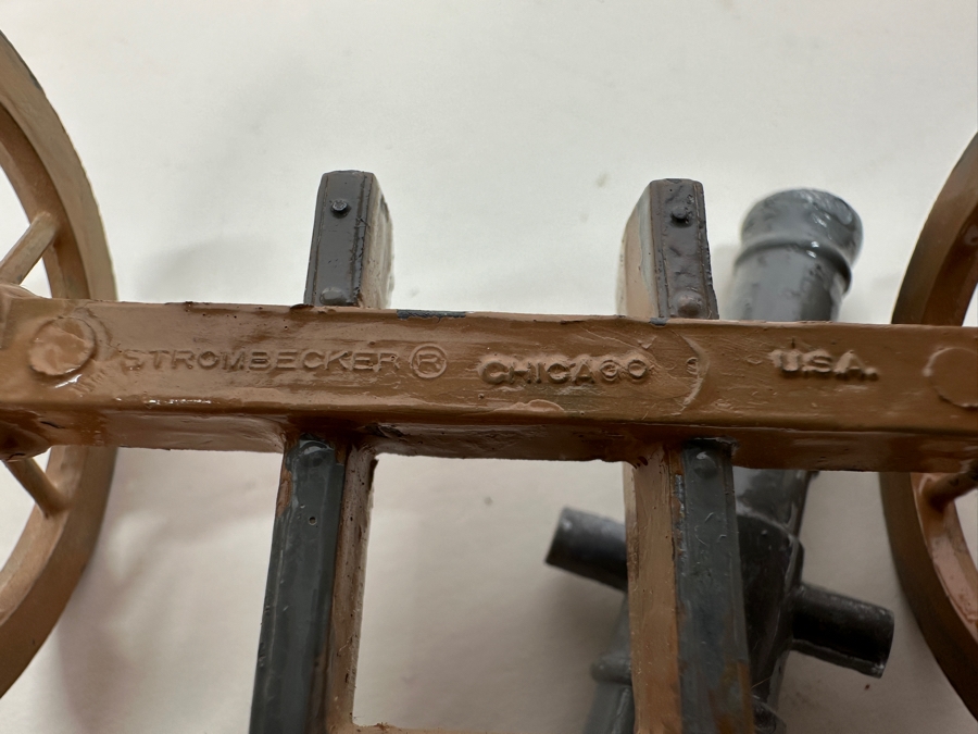 Vintage Strombecker Chicago Painted Metal Toy Cannon With Four Hand Painted Toy Soldiers [Photo 6]