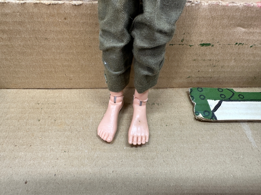 Vintage 1964 G.I. Joe By Hasbro Action Figure (Missing Right Hand) With Cardboard Box [Photo 5]