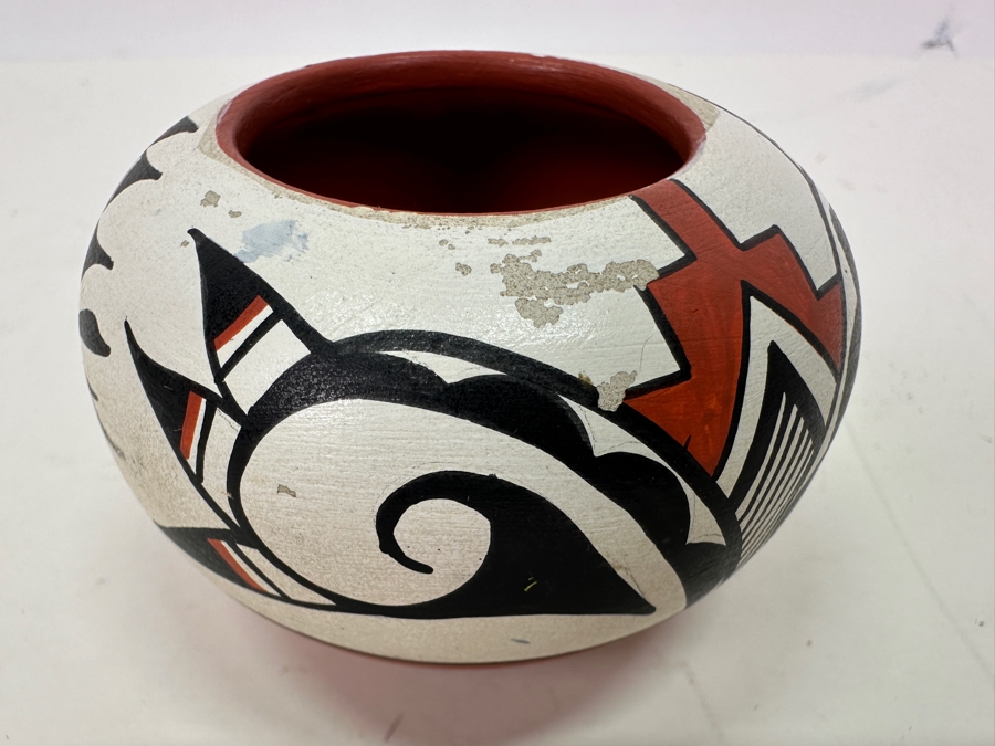 Small Vintage Native American Pot Signed R. Devore Jemez, New Mexico 3'W [Photo 3]