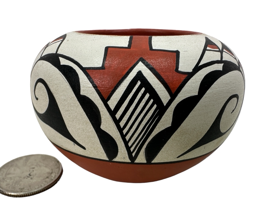 Small Vintage Native American Pot Signed R. Devore Jemez, New Mexico 3'W [Photo 1]